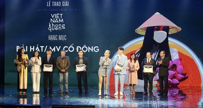 First prize winners of the song/music video category of the propaganda awards.