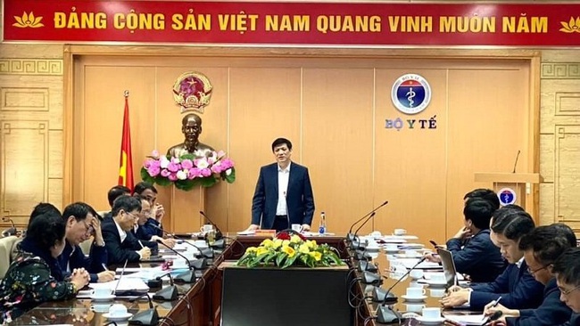 Minister of Health Nguyen Thanh Long pledges to create favourable conditions for local vaccine manufacturers.