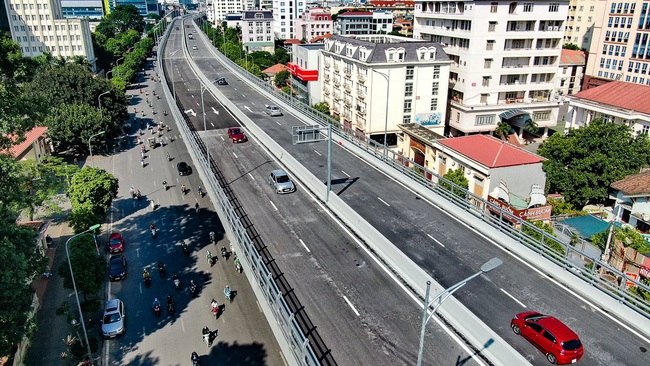 The belt road No.2’s elevated section from Nga Tu Vong to Nga Tu So open to traffic. (Photo: VNA)