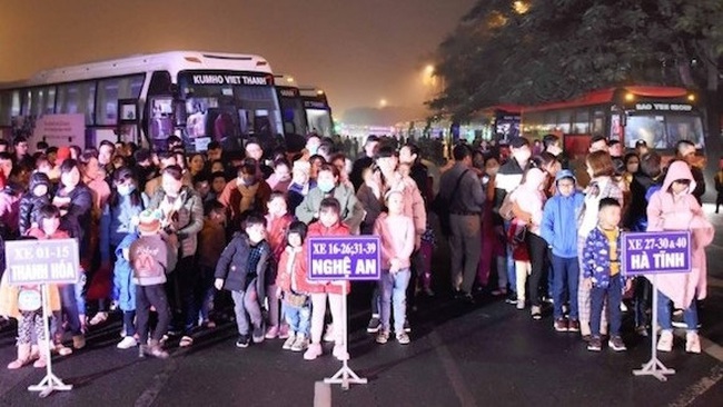 Free buses were launched for workers to return to their hometowns to enjoy Tet Festival in 2020.