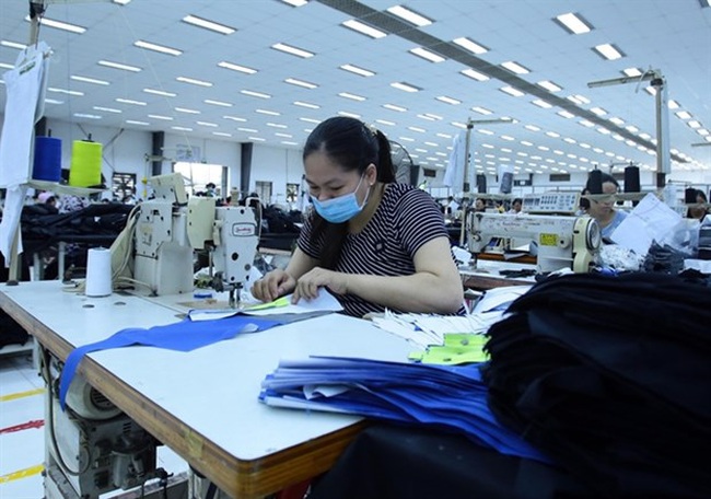 A worker on a production line of Kydo Vietnam Garment Ltd.Co in northern Hung Yen Province. (Photo: VNA)