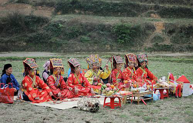 Vietnam’s ‘Then’ practice honoured as UNESCO Intangible Cultural Heritage of Humanity