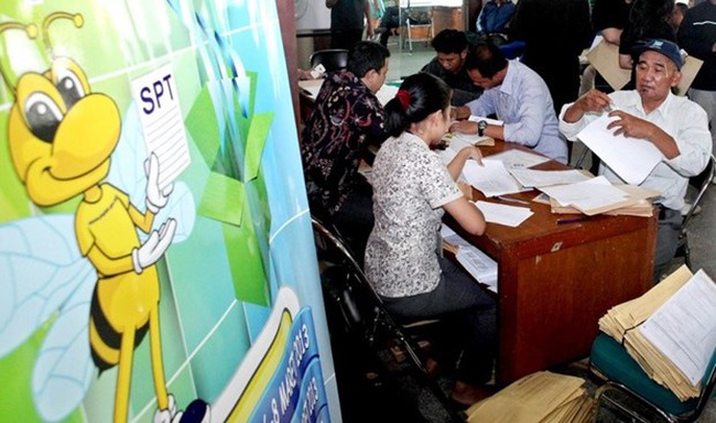 A number of taxpayers file their returns with the Jakarta Tax Office in Tanah Abang, Central Jakarta. (Source: Jakarta Post)