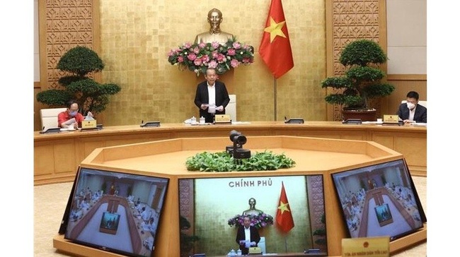 Deputy PM Binh speaks at the meeting. (Photo: VNA)