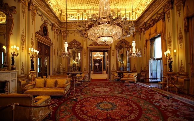 15 cung điện hoàng gia xa hoa nhất thế giới