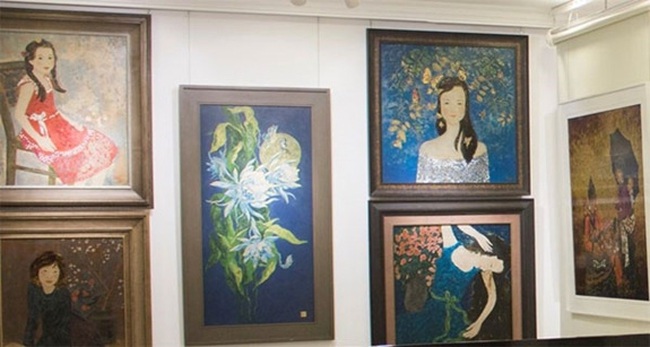 Some paintings at the exhibition (Photo: qdnd.vn)