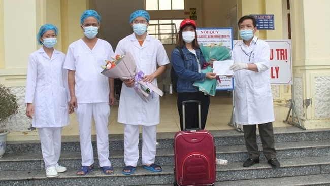 A recovered Covid-19 patient is discharged from a hospital in Ninh Binh province.