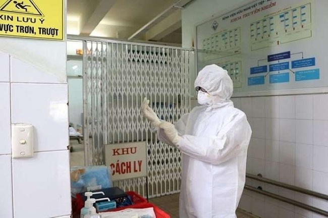 Vietnam has conducted the rapid concentrated quarantine of people infected with SARS-CoV-2, while applying proper measures to quarantine those who have been in contact with the patients. (Photo: Lao Dong newspaper)