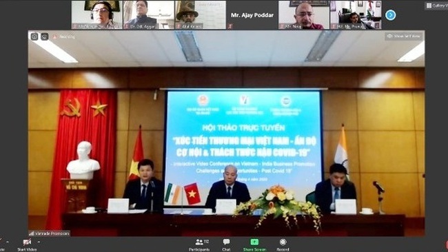 Delegates attend the teleconference. (Photo: VNA)