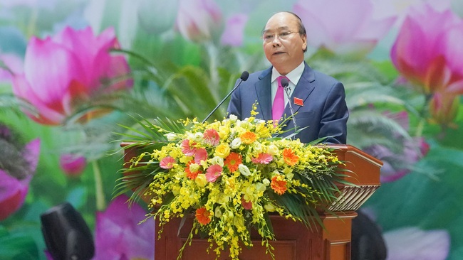 PM Nguyen Xuan Phuc speaking at the congress. (Photo: VGP)