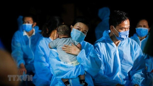 Some 11,466 people who had close contact with COVID-19 patients and came from pandemic-hit areas are under quarantine or medical monitoring. (Illustrative photo: VNA)