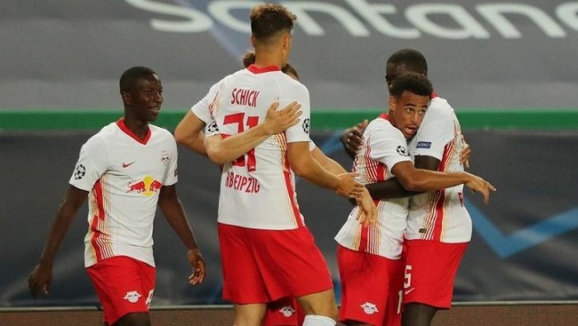 Champions League - Quarter Final - RB Leipzig v Atletico Madrid - Estadio Jose Alvalade, Lisbon, Portugal - August 13, 2020 RB Leipzig's Tyler Adams celebrates scoring their second goal with teammates, as play resumes behind closed doors following the outbreak of the coronavirus disease.
