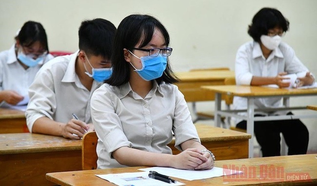 Contestants at Viet Duc High School in Hanoi