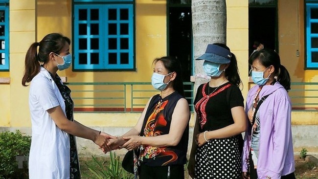 Vietnamese citizens finish their quarantine period. (Photo: VNA)