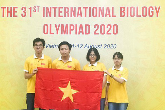 The four Vietnamese students at the International Biology Olympiad 2020