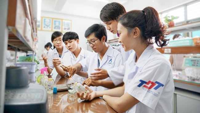 Students doing research at Ton Duc Thang University