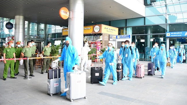 RoK experts arrive at Cat Bi International Airport in Hai Phong on July 2.