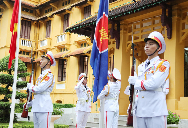 Cờ quốc gia Việt Nam hiện nay đã ra đời vào ngày 30 tháng 11 năm
