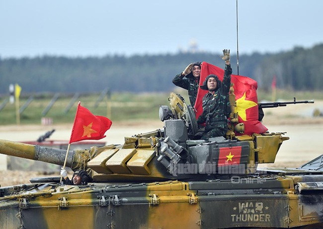 Hãy chiêm ngưỡng sức mạnh của QĐND Việt Nam với hình ảnh các chiếc xe tăng hiện đại và đầy uy lực. Điều đó chứng tỏ khả năng chiến đấu của quân đội ta đang ngày càng được nâng cao và đáng tự hào hơn bao giờ hết.