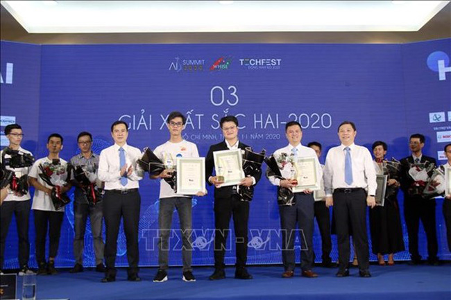 An awards ceremony of an artificial intelligence (AI)-driven innovation competition held in HCM City in November (Illustrative photo: VNA)