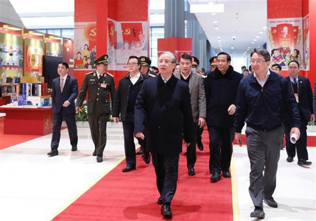 Politburo member and permanent member of the Party Central Committee’s Secretariat Tran Quoc Vuong on January 22 inspects the preparations for the 13th National Party Congress.