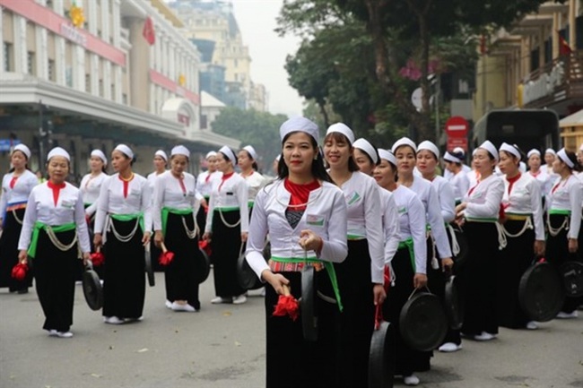 Women of Muong ethnic group from Hoa Binh province perform gongs around Hoan Kiem Lake
