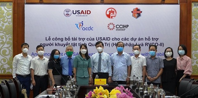 Delegates in Quang Tri attend the virtual ceremony. (Photo: baoquangtri.vn)