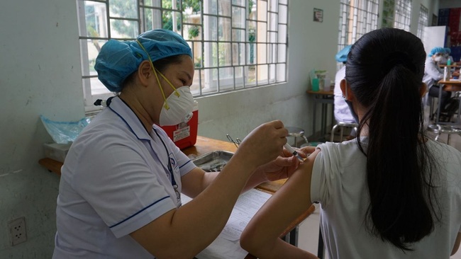As of August 30, vaccines have been administered to more than 6.1 million people in the city. (Photo: VNA)