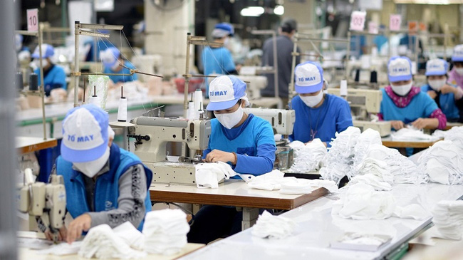 Vietnam exported over 305.6 million medical masks in the first eight months of 2021. (Photo: VNA)