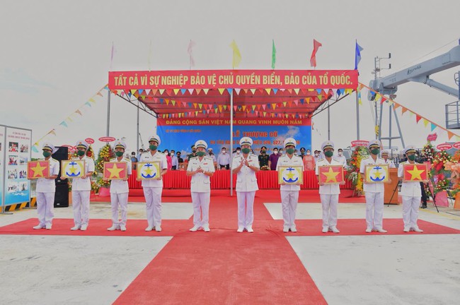 Lễ thượng cờ là một nghi lễ truyền thống của quân đội Việt Nam. Năm 2024 này, chúng tôi sẽ mang đến cho bạn những hình ảnh đẹp mắt của lễ thượng cờ, nơi Quốc kỳ được đưa lên cờ cầm và được đưa lên cao trên tiếng hát đầy sức sống của những người lính.