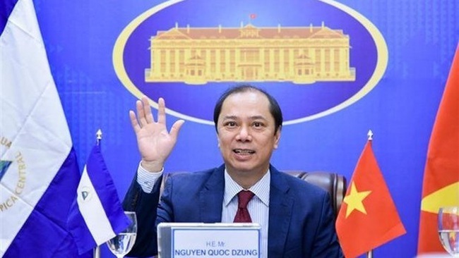 Deputy Minister of Foreign Affairs Nguyen Quoc Dung at the consultation (Photo: VNA)