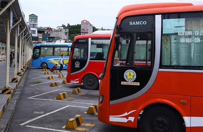 Passenger buses at Giap Bat station in Hanoi. The transport companies are planning to operate at their maximum capacity to compensate for the sales lost in the last three months. (Photo: VNA)