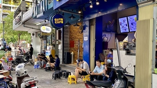Coffee shops on Ho Tung Mau Street in District 1, Ho Chi Minh City, in May 2021 (Source: VNA)