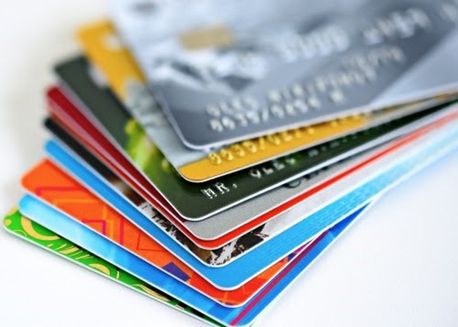 Thẻ ATM “đời cũ”: Bạn vẫn đang sử dụng thẻ ATM “đời cũ” nhưng liệu nó có bảo mật đủ để bảo vệ tài khoản của bạn? Tìm hiểu sự khác biệt giữa thẻ ATM cũ và thẻ ATM mới nhất bằng cách xem hình ảnh liên quan.