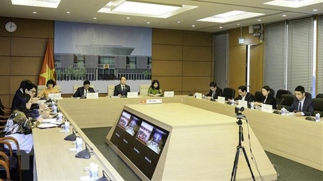 Vietnamese delegates attend the meeting in Hanoi. (Photo: VNA)