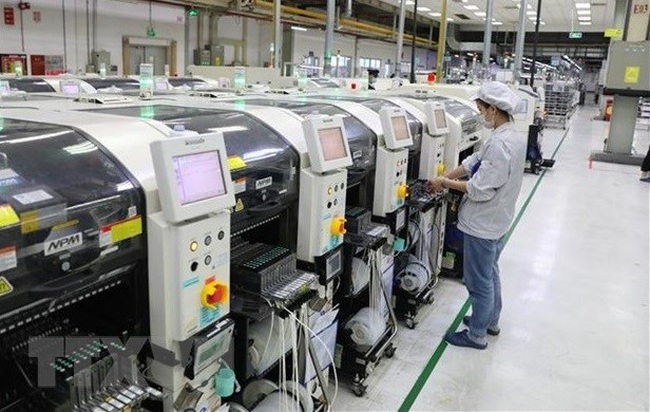 Production activities at Fuhong Precision Component Company in Dinh Tram Industrial Park (Photo: VNA)