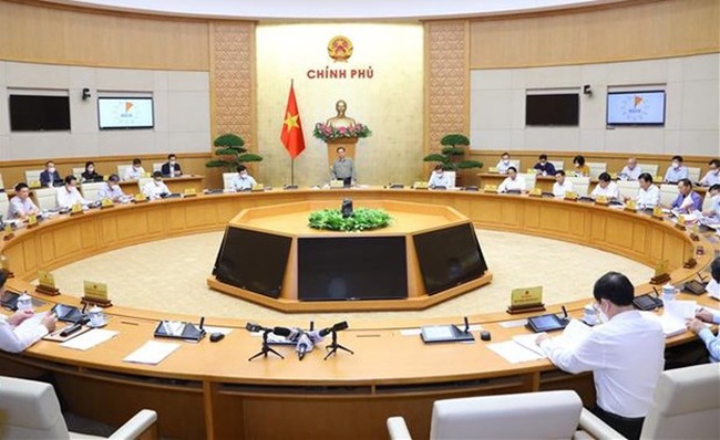 Prime Minister Pham Minh Chinh on November 6 presides over a Cabinet meeting to review socio-economic performance in the first ten months of 2021 . (Photo: VNA)
