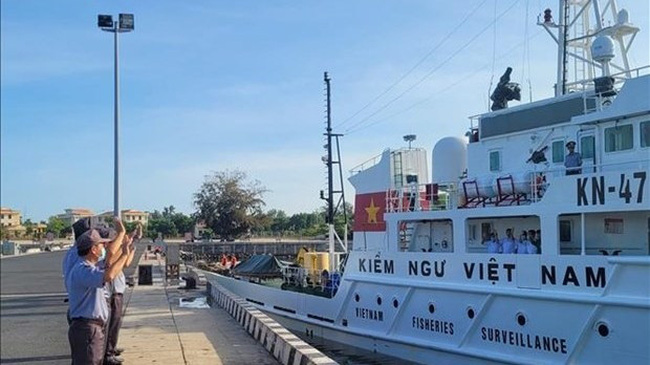 Vessels carrying military medical teams of Naval Region 4 and medical supplies set off to Truong Sa island district (Source: VNA)