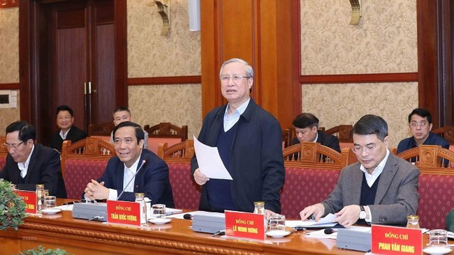 Politburo member Tran Quoc Vuong speaks at the meeting in Hanoi on January 6, 2021. (Photo: VNA)