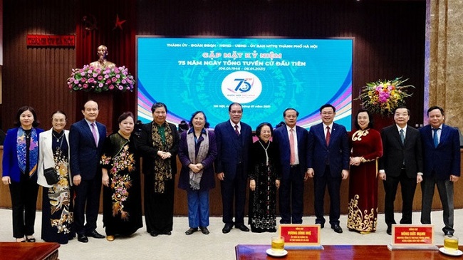 Leaders and former official of the National Assembly and delegates at a meeting gathering National Assembly deputies in Hanoi on January 5, 2021. (Photo: NDO/DUY LINH)