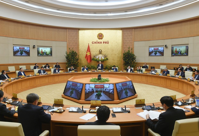 Prime Minister Nguyen Xuan Phuc urges COVID-19 vaccine supply in the first quarter of the year, while chairing the regular cabinet meeting