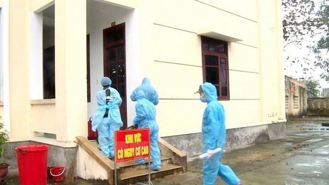 At a State-designated quarantine camp for returnees from abroad in Vietnam. (Photo: VNA)