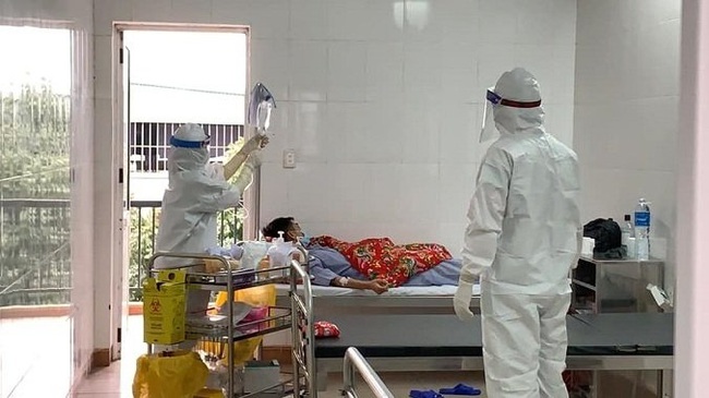 Doctors treating Covid-19 patients in Quang Ninh province