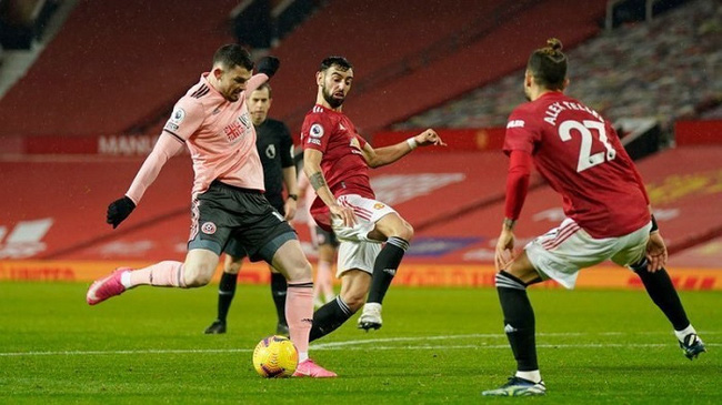 Sheffield United's Oliver Burke scores their second goal. (Photo: Pool via Reuters)