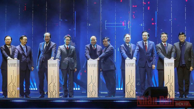 PM Nguyen Xuan Phuc and other delegates attend the ceremony to kick off the NIC. (Photo: NDO)