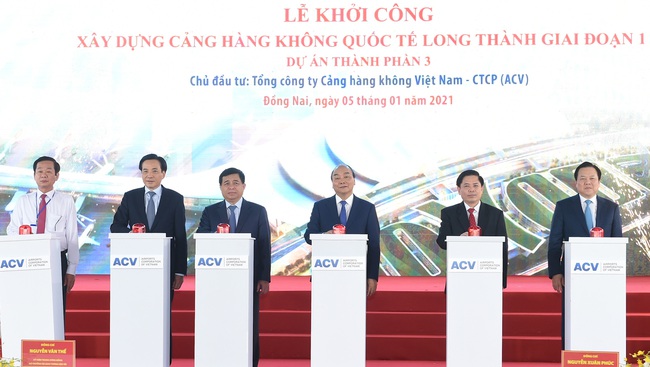 PM Nguyen Xuan Phuc attends the ground-breaking ceremony for the Long Thanh airport. (Photo: VGP)
