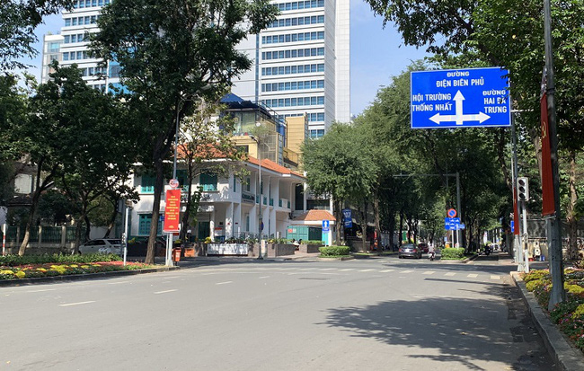 Tết, đường phố TP Hồ Chí Minh: Ngập tràn sắc xuân Tết trên đường phố TP Hồ Chí Minh sẽ khiến bạn cảm thấy như đang sống trong một bức tranh tuyệt đẹp. Hãy dành thời gian để đến và trải nghiệm không khí Tết rộn rã tại Sài Gòn.