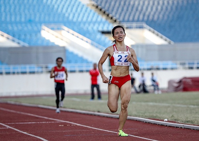 Nguyen Thi Oanh bags four gold medals at the 2020 National Track and Field Championships.