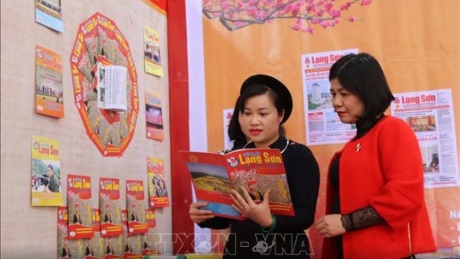 Visitors at the spring press festival in Lang Son Province (Photo: VNA)