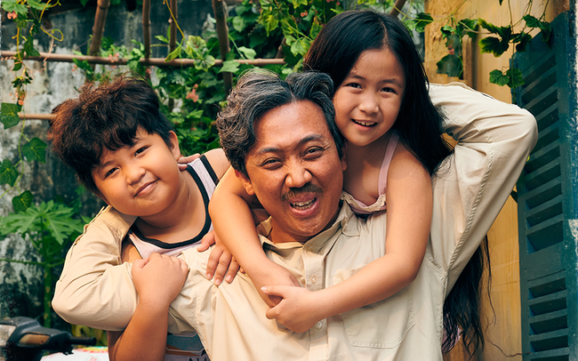 “Bo Gia” (Dad, I’m sorry), by directors Tran Thanh and Vu Ngoc Dang, wins the Best Feature Film at Golden Kite Awards 2020.